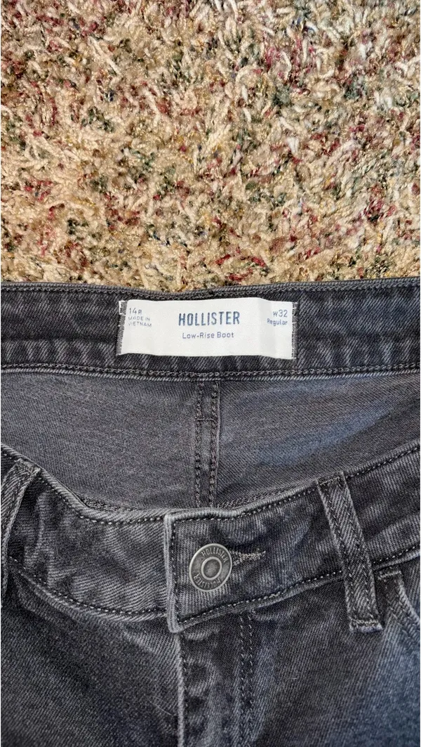 Hollister Low-Rise Bootcut Jeans - Image 4
