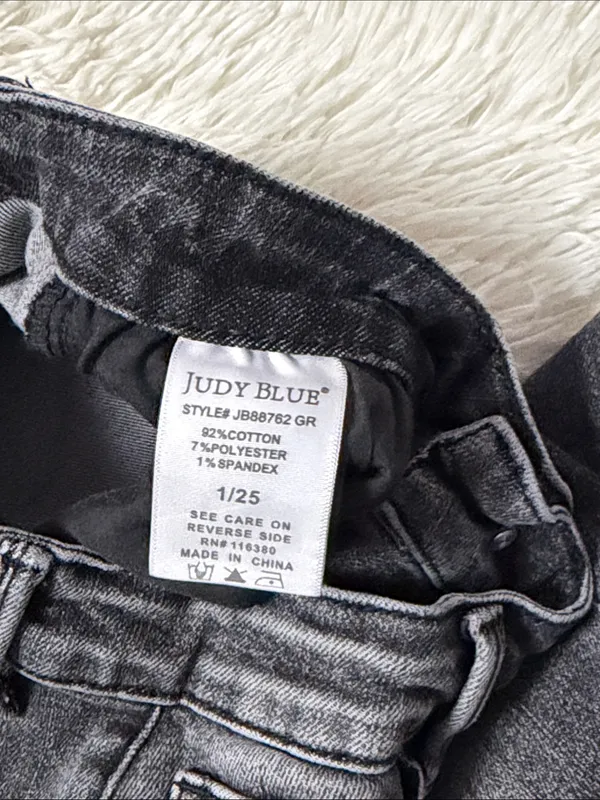 Judy Blue Wide Leg Cropped Frayed Hem Jeans - Image 4