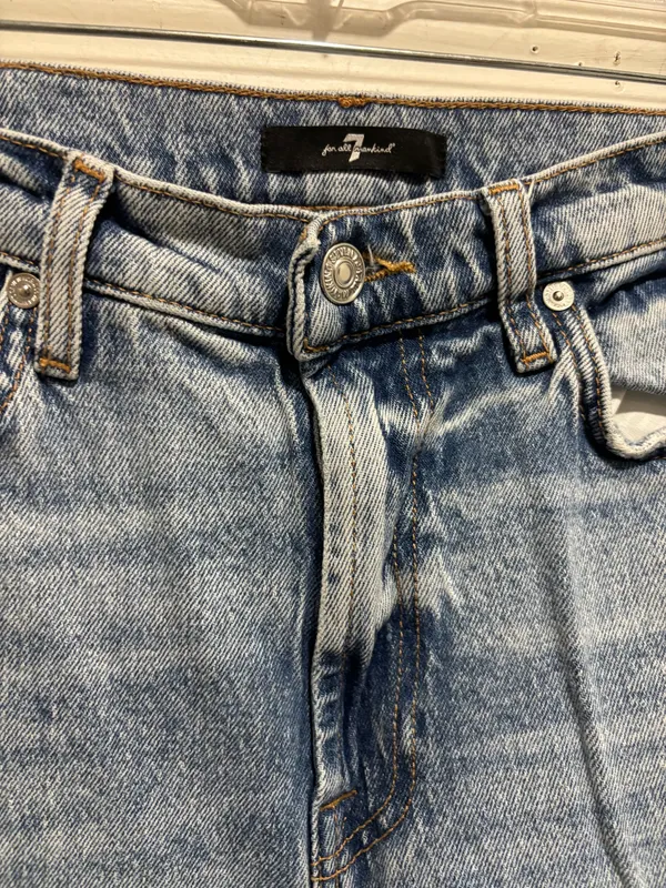 Aiden Light Wash Straight-Leg Jeans | Vintage-Inspired Denim | Casual Everyday Essential - Image 2