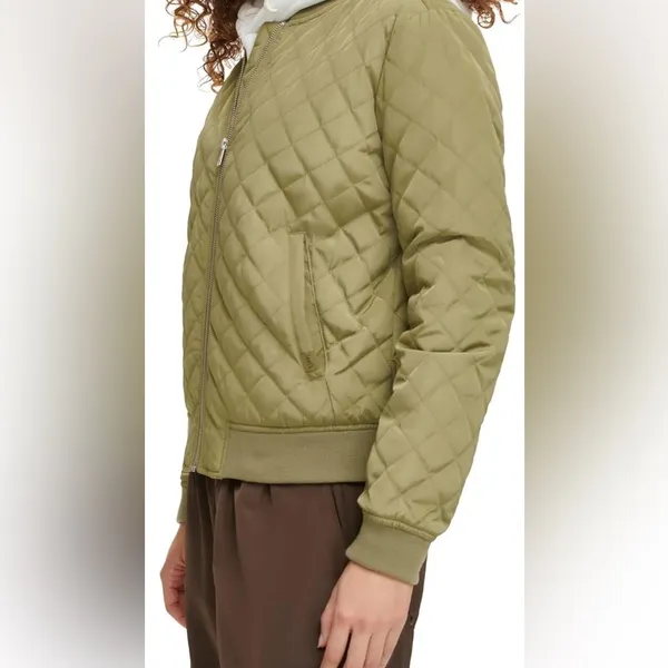 NWT Levi's Women's Diamond Quilted Bomber Jacket Olive Tree Small - Image 5