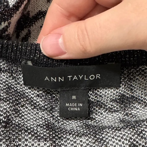 Ann Taylor Shimmer Black and White Houndstooth Short Sleeve Sweater size M - Image 7
