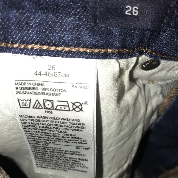 GAP Washwell Denim Shorts 26 Mid Rise 5" Inseam Cuffed‎ Raw Hem Blue Jean Shorts - Image 5