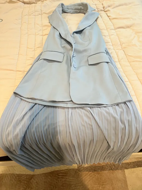 Sleeveless Light Blue Pleated Maxi Skirt - Image 4