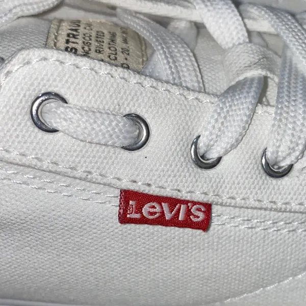 Levi's Anikin Classic White Canvas Cap Toe Sneakers Size 8 - Image 2