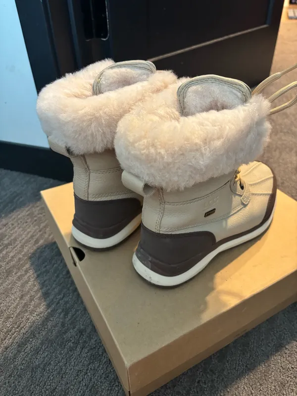 UGG Adirondack Women’s Boots III Size 5.5 - Image 5