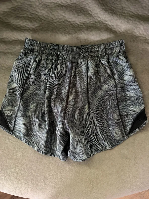 Lululemon Hotty Hot Shorts 4" - Image 2