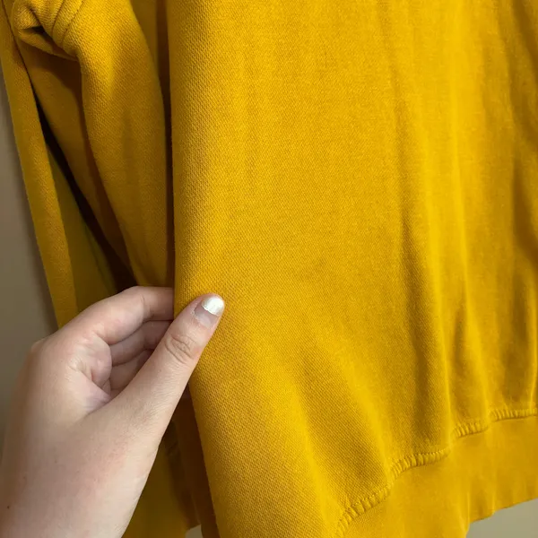 Levi's mustard yellow vintage relaxed crewneck sweater women's size small STAIN - Image 3