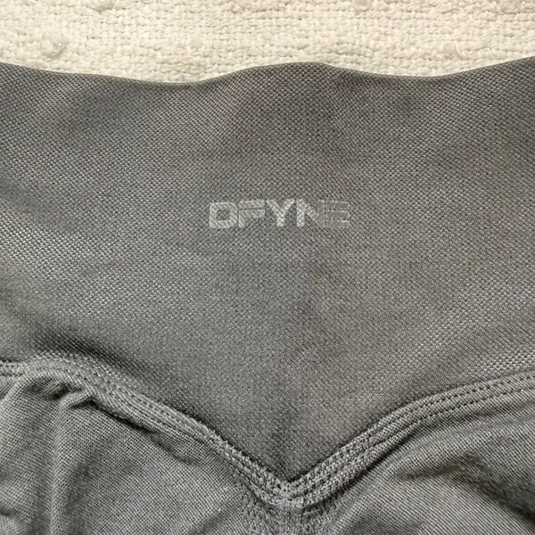 DFYNE Dynamic High Waisted Scrunch Seamless Shorts Dark Gray Small - Image 4