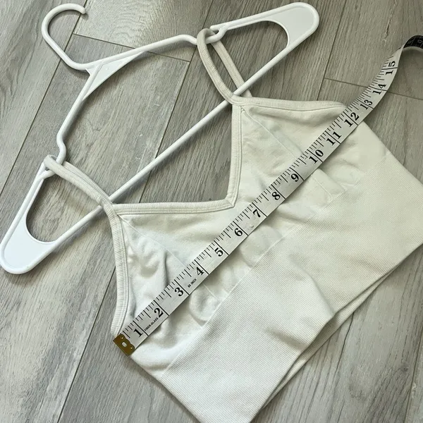 Alo Delight Bralette pullover longline sports bra White (medium) athleisure gym - Image 3