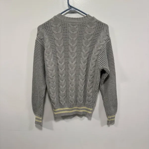 American Eagle outfitters Elegant Gray Cable Knit Sweater Size Small - Image 6