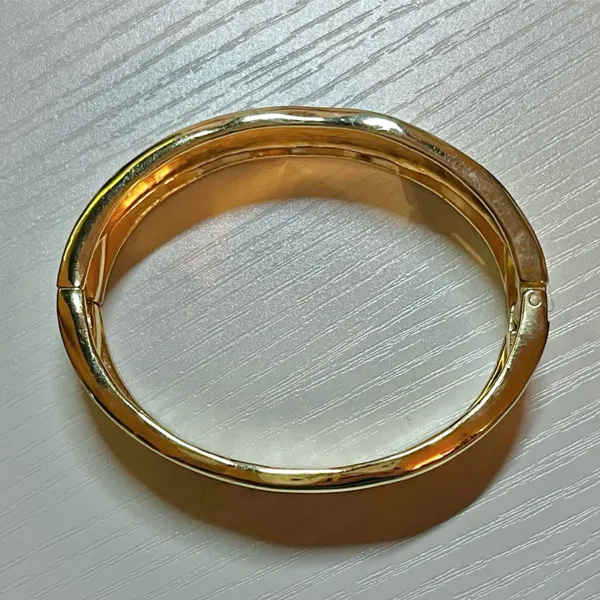 Vintage Gold-tone Wavy Textured Bangle Bracelet - Image 5