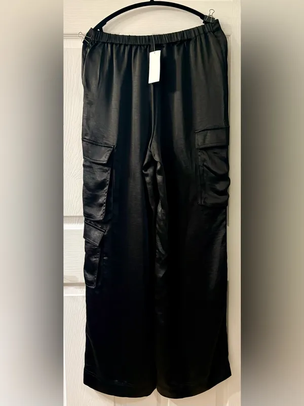 HYFVE Black Satin-Look Wide-Leg Cargo Dress Pants size L NWT - Image 2