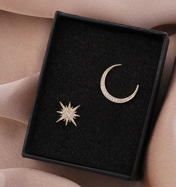 18K Gold Plated Asymmetrical Star Moon Stud Earrings for Women - Image 3