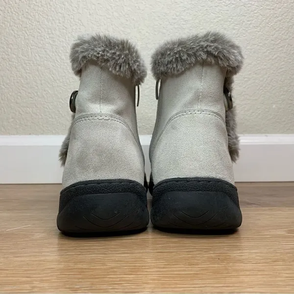 Khombu Iris Plush Faux Fur Gray Suede Winter Ankle Boots, Size 8 - Image 6
