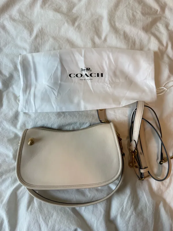 Coach Swinger 20 Bag in Chalk and Brass - Image 3