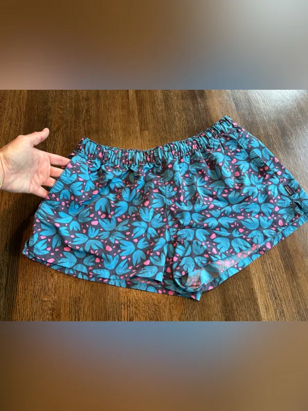 Patagonia Barely Baggies Pollen Confetti Dolomite Blue Navy Blue Pink size L - Image 7