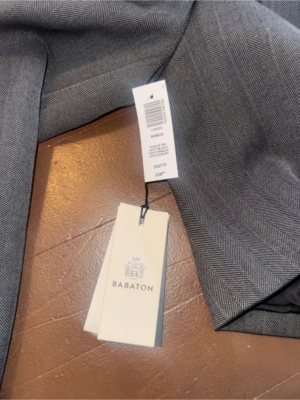 Aritzia Arbus Cropped Blazer - Image 2