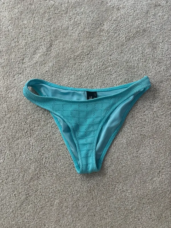 light blue triangl bikini - Image 3