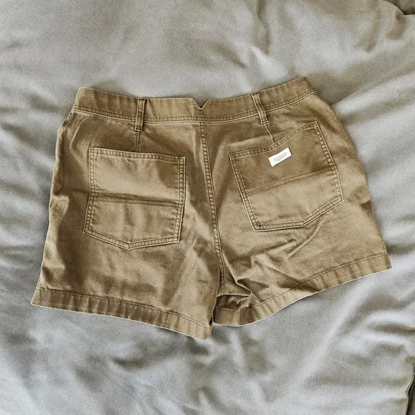 Woman’s REI Co-op Canvas Cargo Shorts Size 14 - Image 2