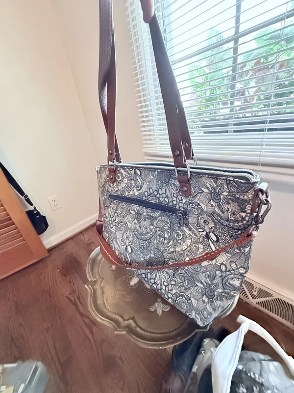 Sakroots Bag and wallet - Image 6