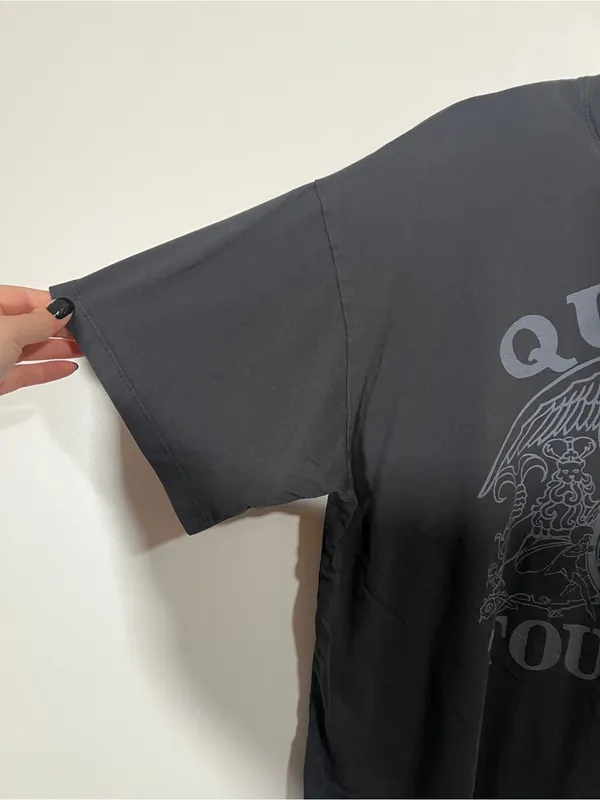 Queen AE Band Tee in Dark Gray Size Medium Baggy - Image 5