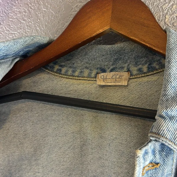 Brandy Melville John Galt Cropped Denim Jacket - Image 7