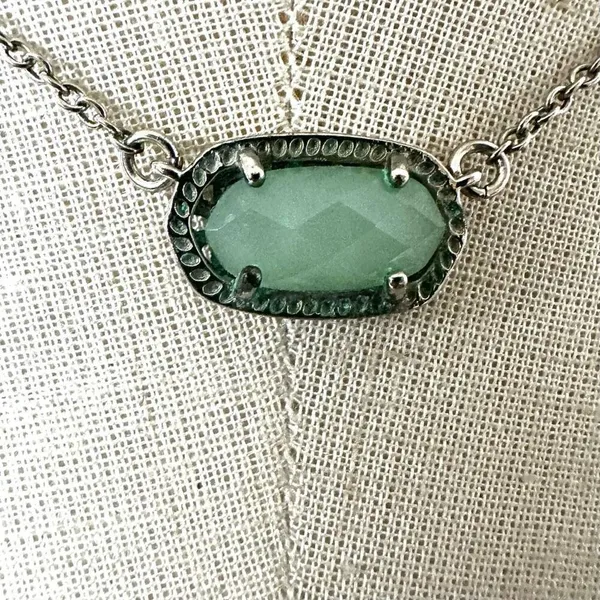 Kendra Scott Elisa light green necklace in SILVER - Image 2