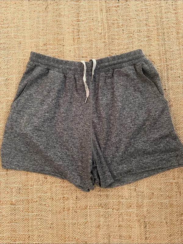 Women’s Vuori dream knit drawstring boyfriend shorts heather gray XS - Image 5