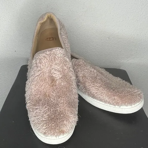 UGG‎ Fuzzy Shoes - Image 3