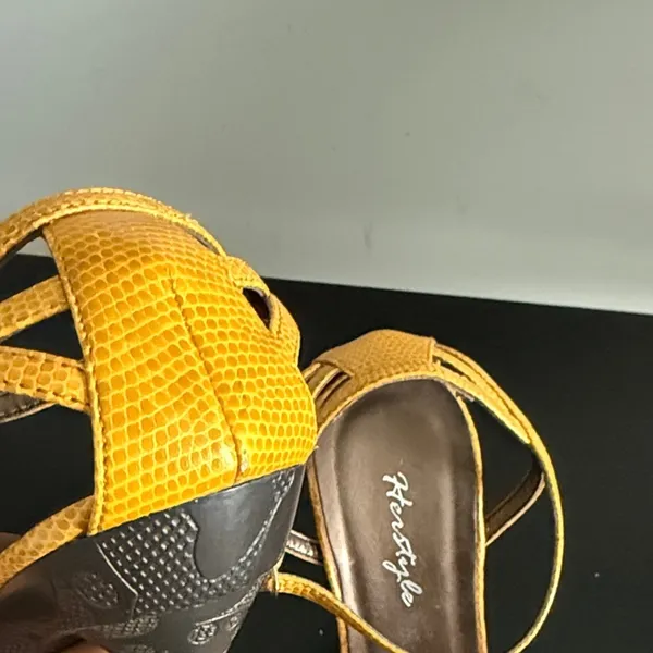 Yellow‎ Strappy Heels Sz 6 Yellow - Image 10