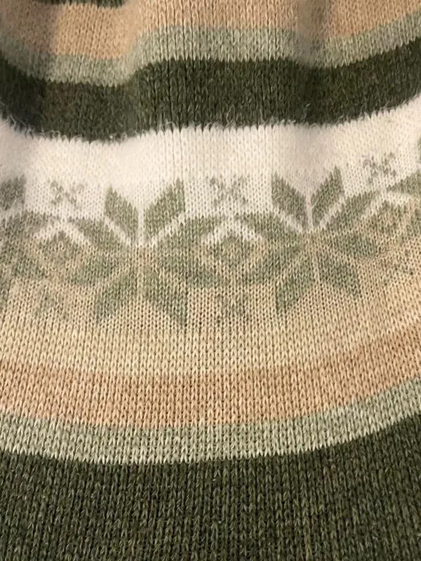 Fashion Bug Vintage y2k Nordic Soft Green Beige Snowflake Turtle Neck Sweater - Image 2