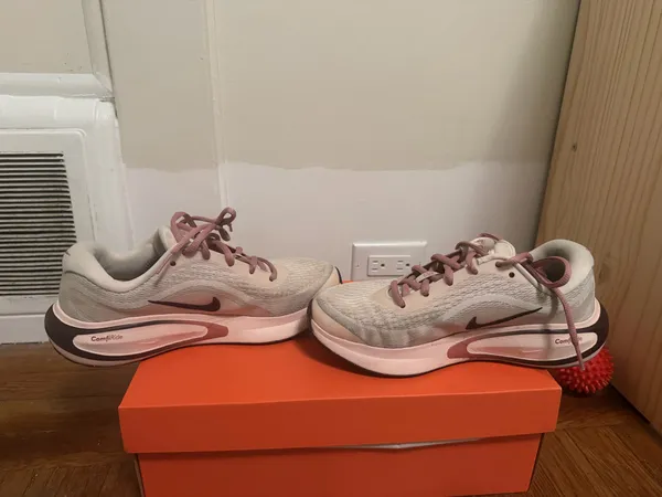 Nike running shoes - Image 4