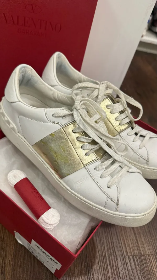 J Valentine Valentino Garavani Rockstud Sneakers sz 39 - Image 6