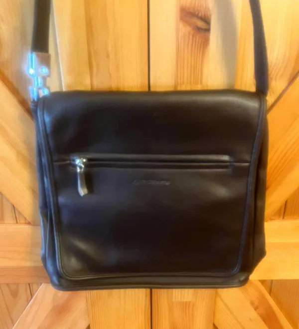 Liz Claiborne Dark Brown Faux Leather Shoulder Strap Purse Handbag. - Image 2