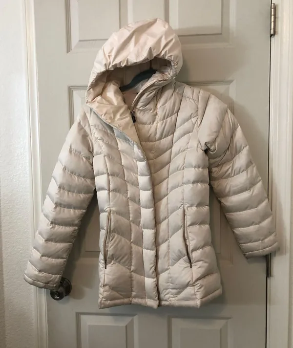 Patagonia White puffy winter jacket - Image 2