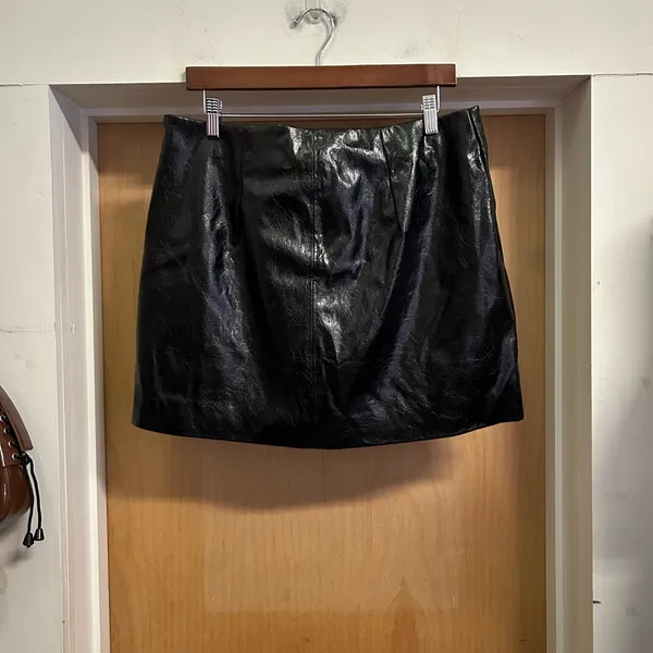Scoop Faux Leather Black Mini Skirt with Lining - size 14 - Image 3