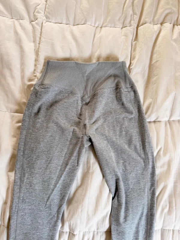 Alo Yoga High-Waist Alosoft Lounge Leggings Heather Grey Size S - Image 3