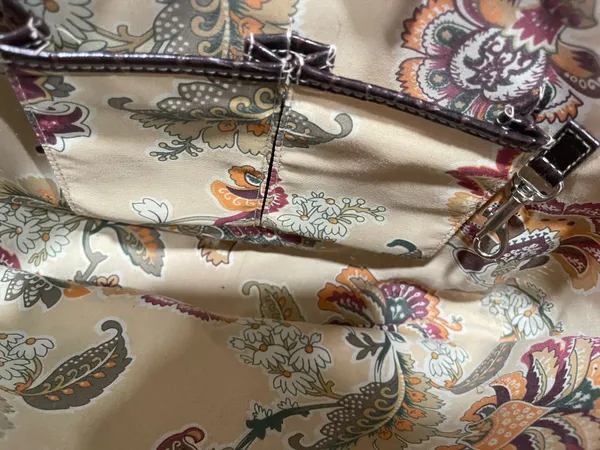 Tan Straw Woven Hand Bag Purse- Beautiful Metal Details - Image 8