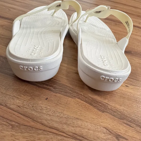 Crocs‎ Sanrah Metal Block Thong Sandals White Silver Wedge Flip Flops Womens 11 - Image 4