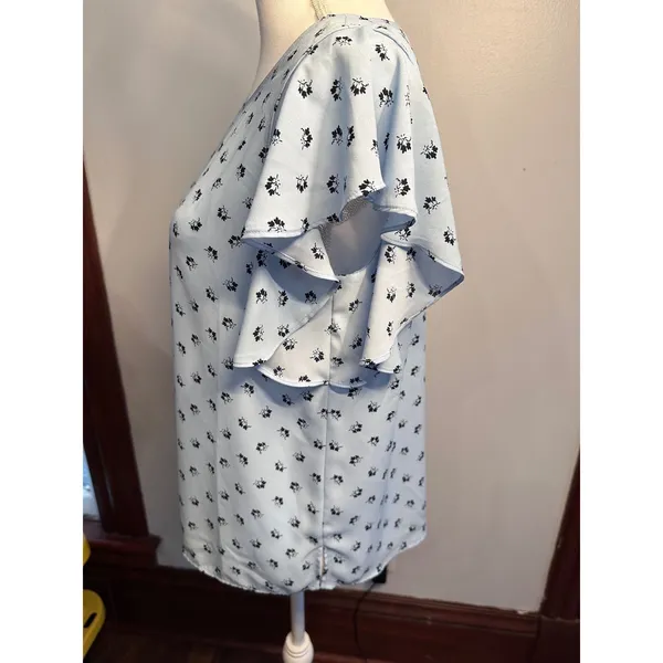 Ann Taylor Factory Blue Floral Flutter Sleeve Blouse Crew Neck Keyhole Back Sz S - Image 2
