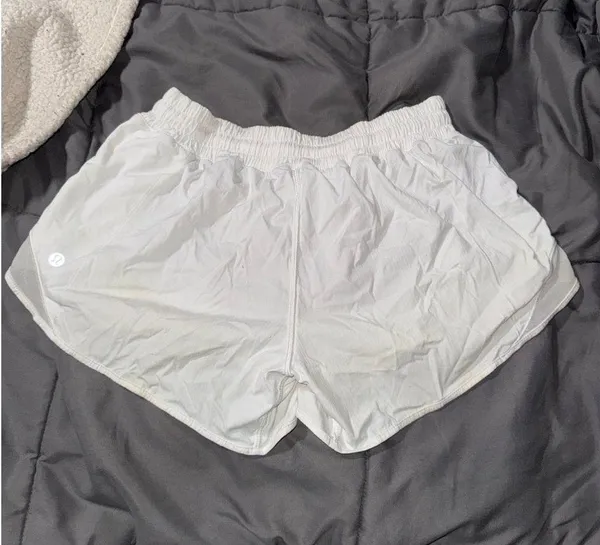 Lululemon Shorts Hotty Hot 2.5" White - Image 2