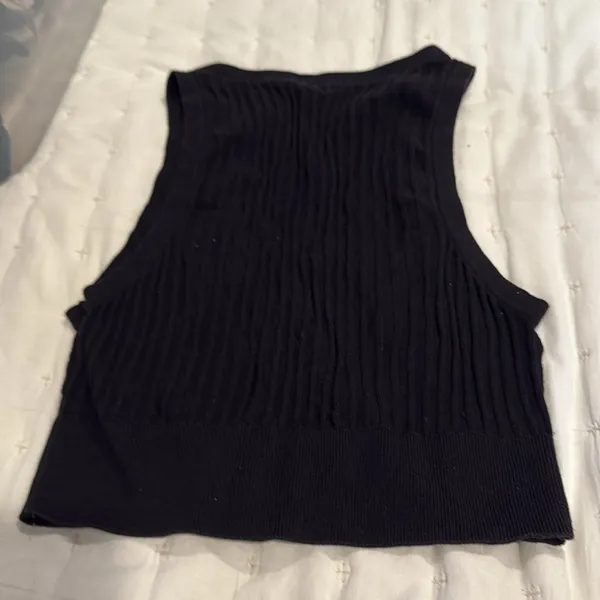 Free People black cropped lightweight sleeveless sweater - Image 4