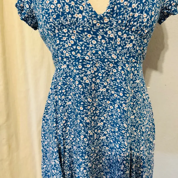 Princess Polly Blue Floral‎ V Neck Mini Dress Short Sleeve Flounce Hem Size 6 - Image 2