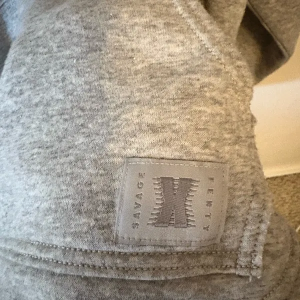 Savage X Fenty ESSENTIAL OVERSIZED HOODIE. Preloved size Large. Great condition. - Image 3