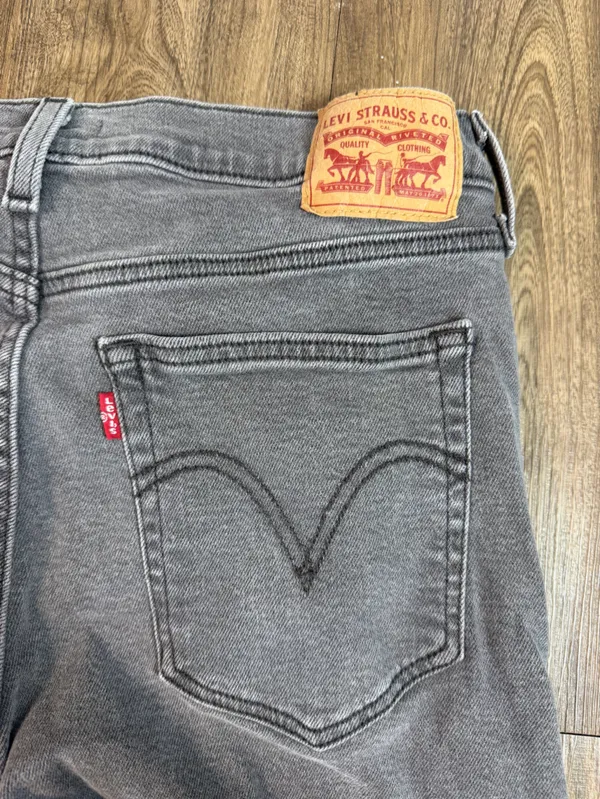 Levi's High-Rise Straight Jeans in Light Blue-Gray Wash - Image 9