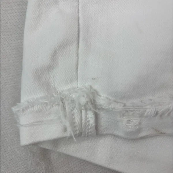 American Eagle Outfitters 6 28 Hi V-Rise Shortie Distressed Denim Shorts White - Image 3