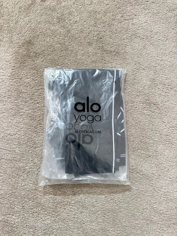 *Black* Alo Yoga Bra & Leggings - Image 5