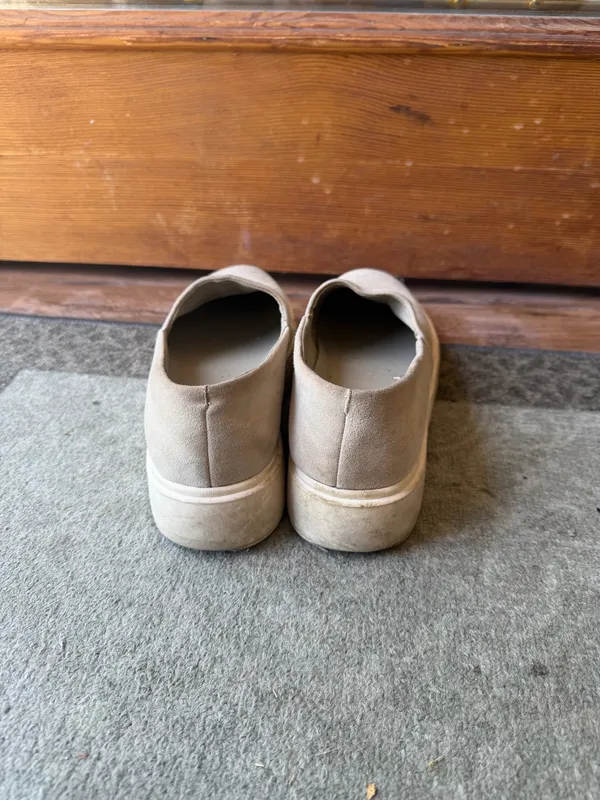 Vince Camuto ABBINNA SNEAKER in French Grey Suede - Image 2