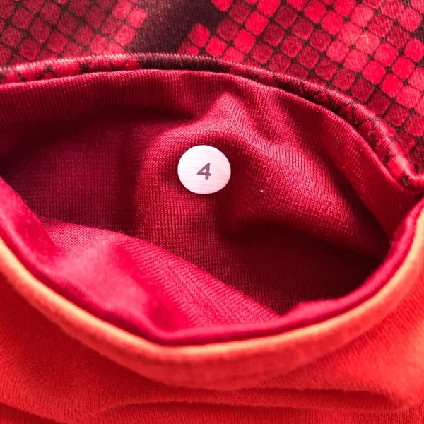 Lululemon Wunder Under Crop III *Reversible Cranberry / Alarming Sz 4 - Image 5