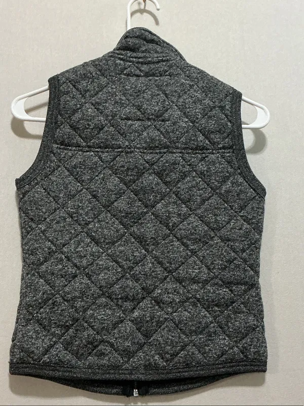 Abercrombie & Fitch Quilted Charcoal Gray Sleeveless Zip Vest - Image 5